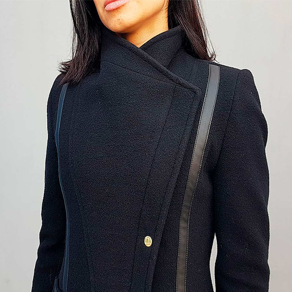 casaco preto curto feminino