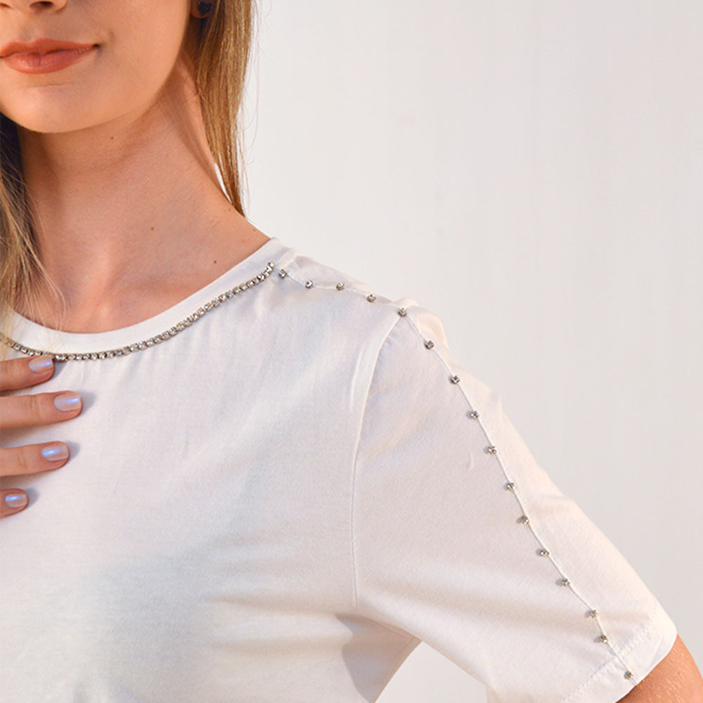 T-shirt Off White Com Detalhe De Strass Alice  - Foto 3