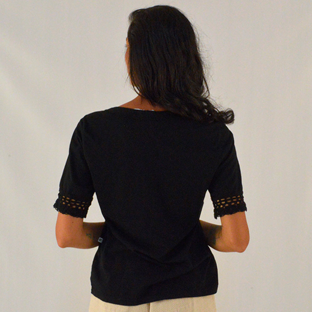 Blusa Algodo Com Detalhe De Renda Cor Preto Reserva Natural  - Foto 2