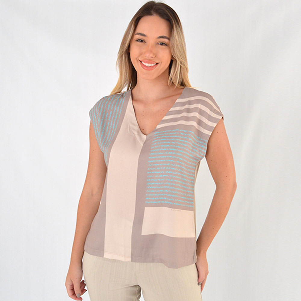 Blusa Com Chiffon Estampa Geomtrica Gatos e Atos - Foto 1