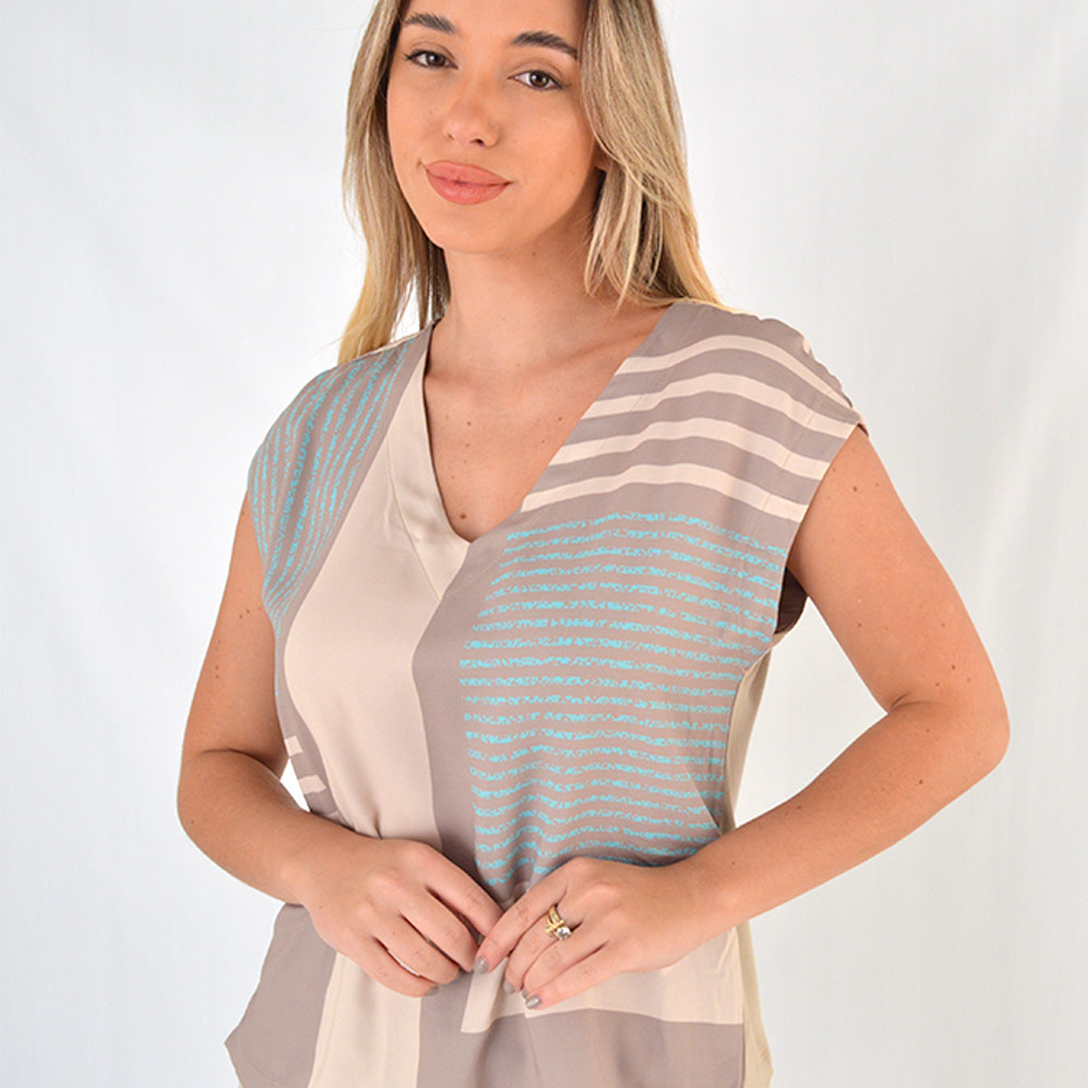 Blusa Com Chiffon Estampa Geomtrica Gatos e Atos - Foto 2