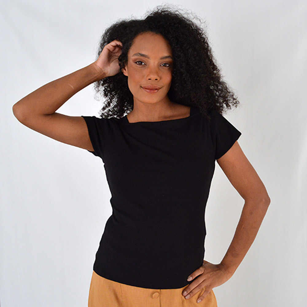 Blusa Mangas Curtas Viscolycra Canelada Flor de Lis Preto - Foto 1