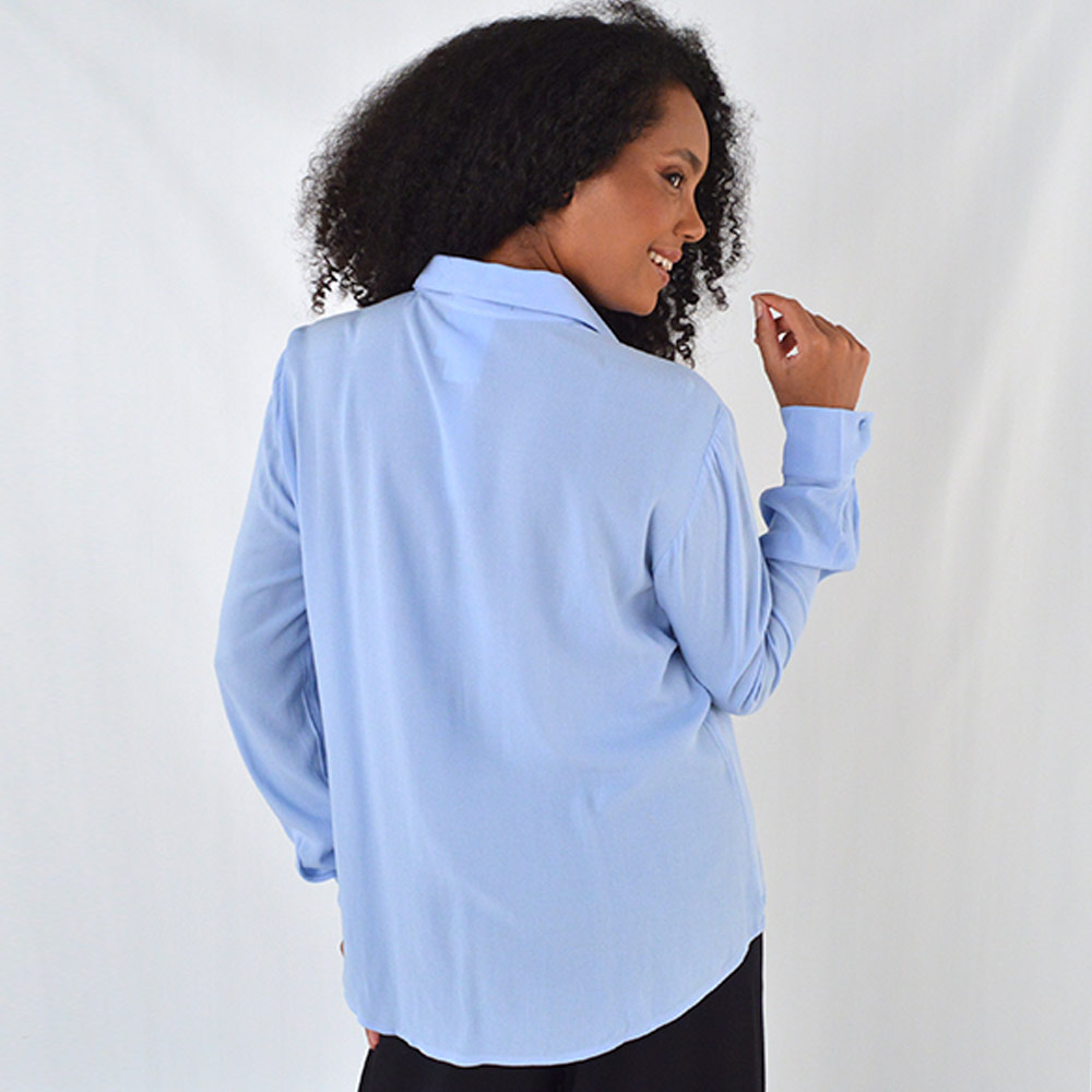 Camisa em Crepe de Viscose Azul Tribeca - Foto 2