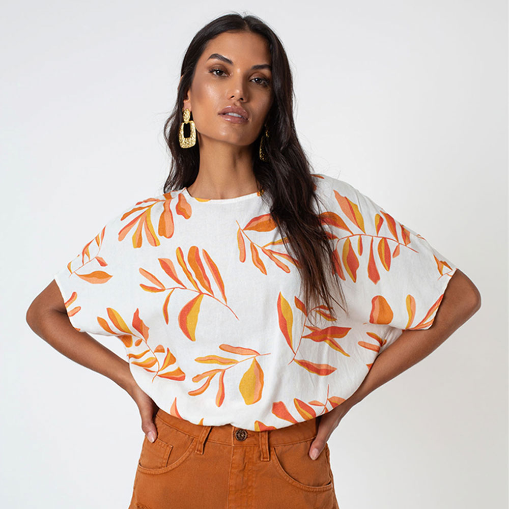 Blusa Viscolinho Elstico na Barra Flor de Lis Folhas - Foto 1