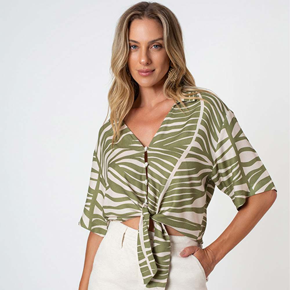 Camisa Cropped Estampa Palmeira Flor de Lis - Foto 2