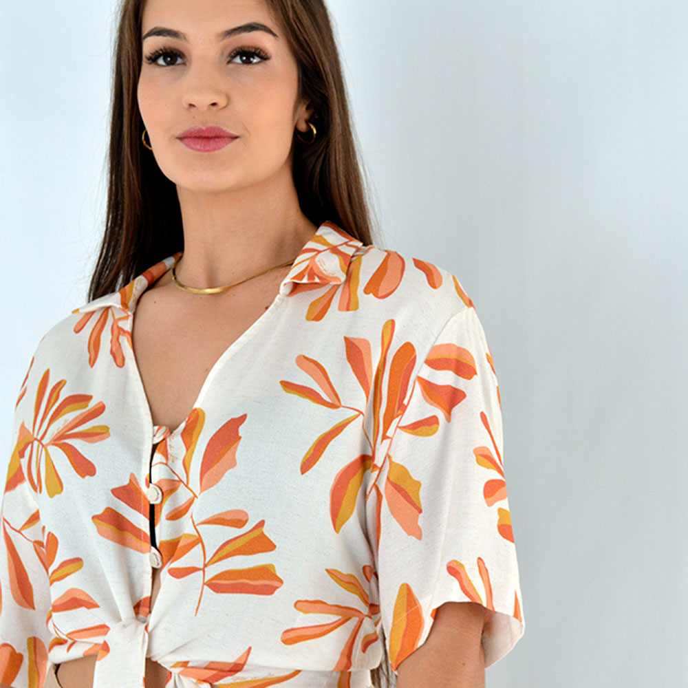 Camisa Cropped Estampa Folhaem Tropical Flor de Lis - Foto 2