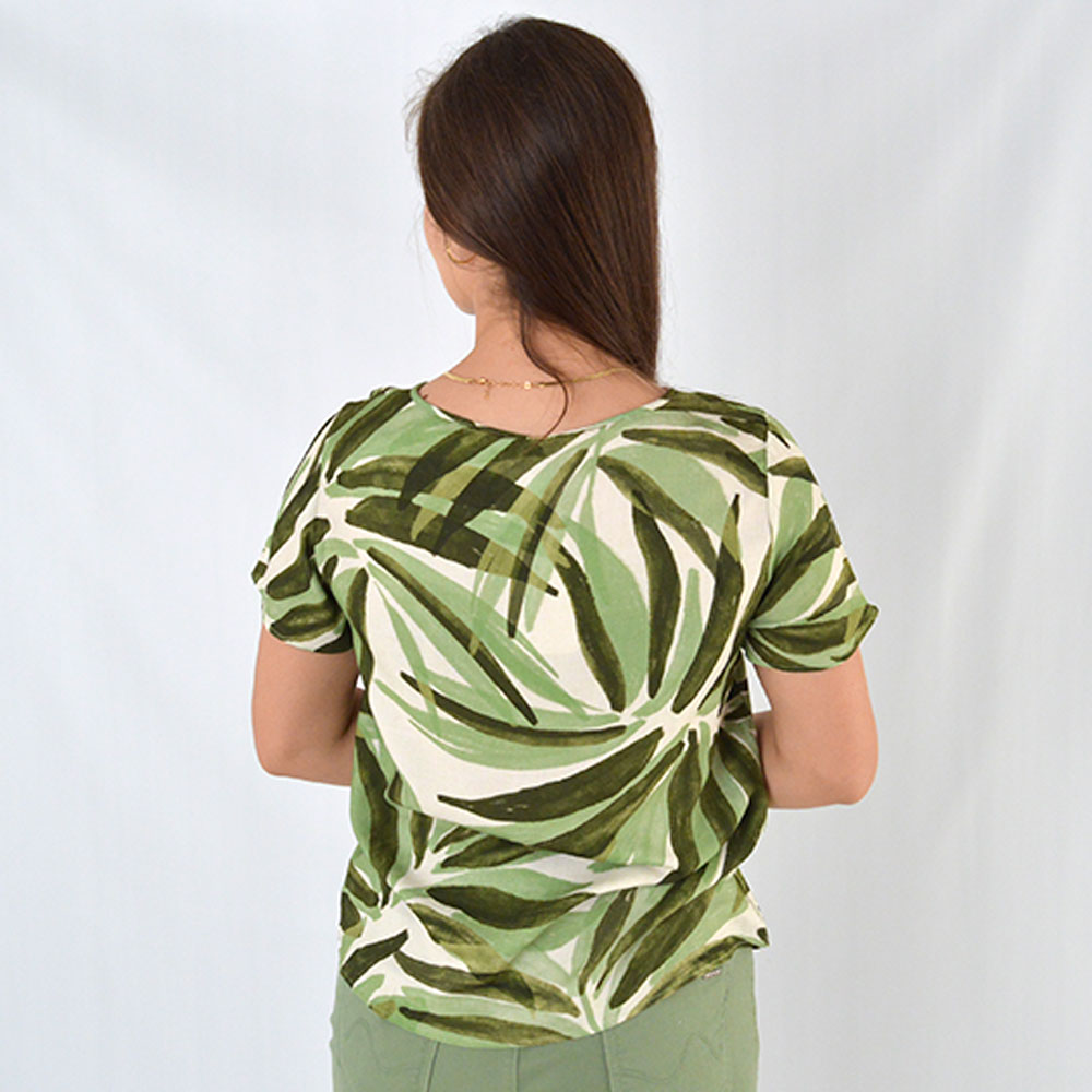 Blusa Manga Curta em Viscose Estampa Tons de Verde Lez a Lez - Foto 3