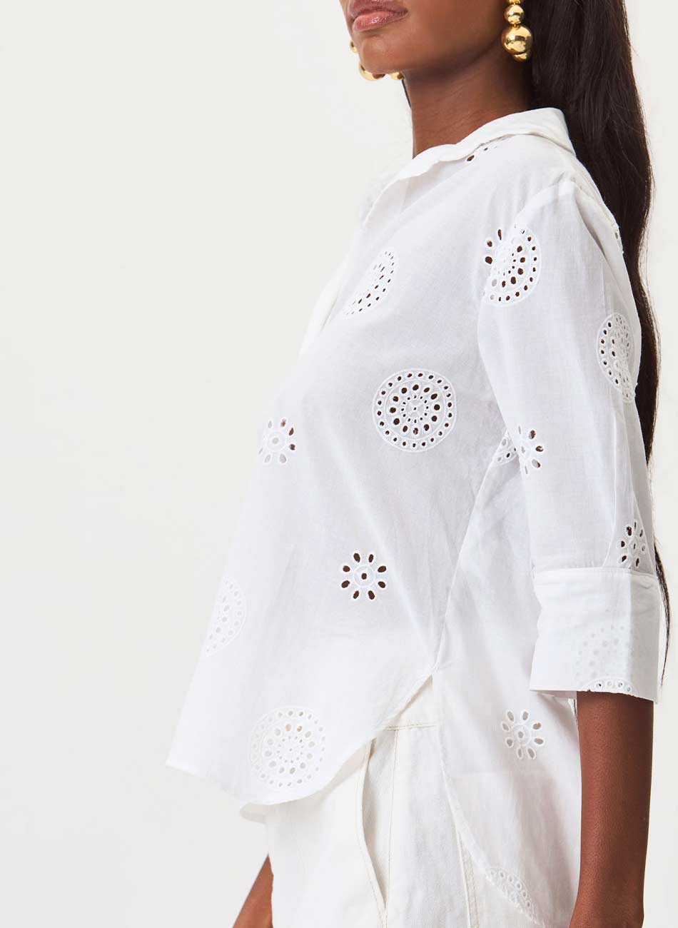 Camisa Em Laise Off White Flor de Lis - Foto 3