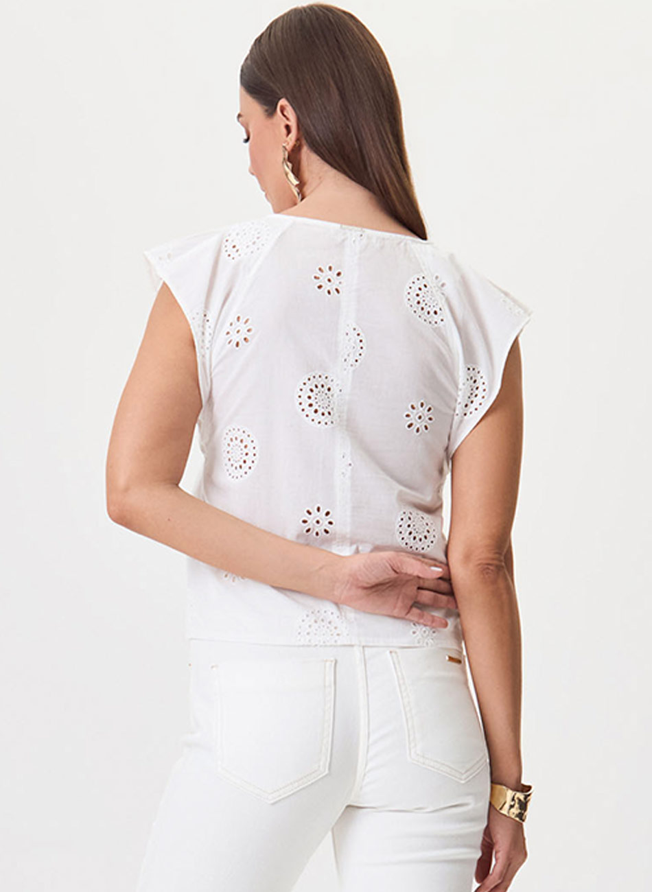 Blusa Solta Em Laise Off White Flor de Lis - Foto 3