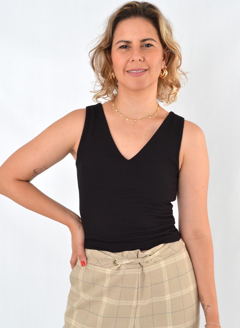 Cropped Regata Viscose Preta Coqueta - Foto 2